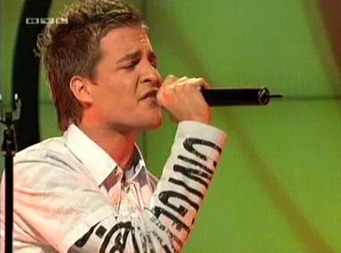 Alexander Klaws - Alexander-TOTP Behind The Sun1.jpg